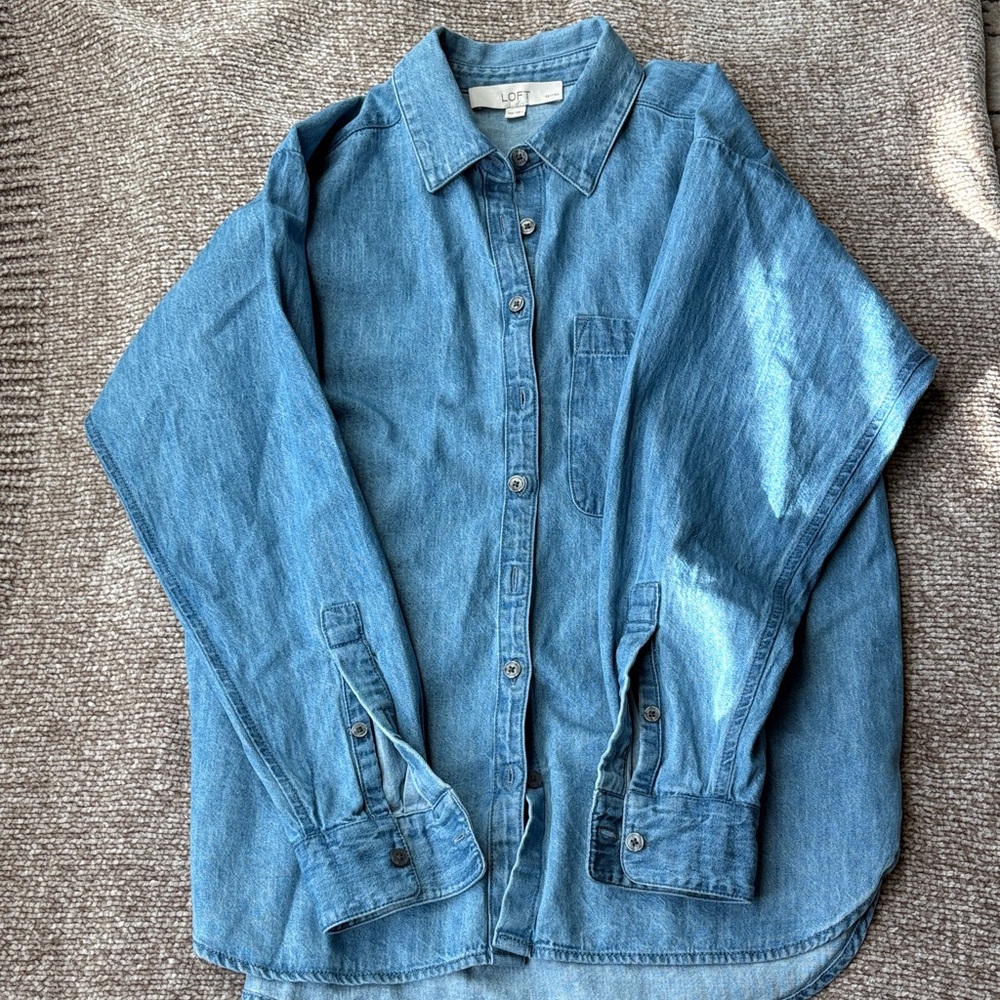 Nice “work shirt” in cotton blend. Loft in size CSP. Fits like a small. Soft.
